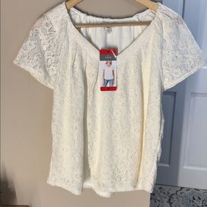 Cupio v-neck lace top in whisper white